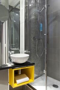 Ванна кімната в Timhotel Tour Eiffel