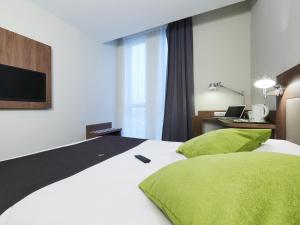 Postel nebo postele na pokoji v ubytování Campanile Belfort Montbéliard - Gare La Jonxion.
