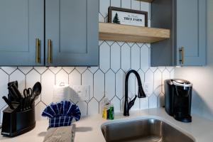 Kuchyň nebo kuchyňský kout v ubytování Cedar Lodge Buffalo Studio Condo: Great Frisco Location