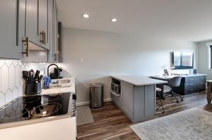 Kuchyň nebo kuchyňský kout v ubytování Cedar Lodge Buffalo Studio Condo: Great Frisco Location