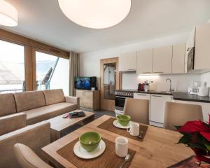 Kuchnia lub aneks kuchenny w obiekcie AlpenParks Hotel & Apartment Central Zell am See