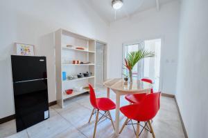 Kuchyň nebo kuchyňský kout v ubytování Villa Casa Azul & Arena Blanca Apartamentos