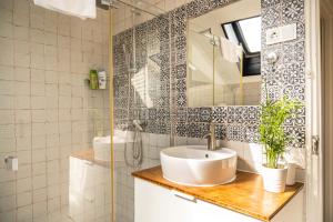A bathroom at Dob Duplex Apartment