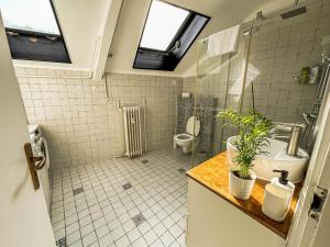 A bathroom at Dob Duplex Apartment