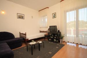 TV a/nebo společenská místnost v ubytování Apartments by the sea Zaklopatica, Lastovo - 8347
