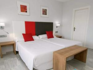 Fotografia z galérie ubytovania Attractive apartment on the beach in Benalmadena v destinácii Benalmádena