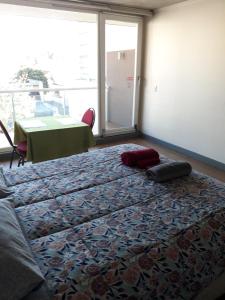เตียงในห้องที่ Depto. Barcelona Rucakawi 2