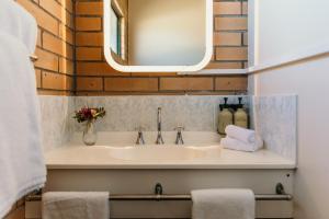 a bathroom with a sink and a mirror at Oasis Motor Inn Blackall in Blackall +95 photos