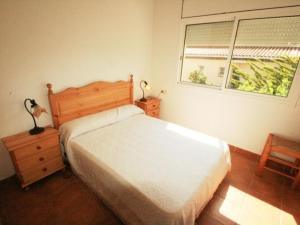 Posteľ alebo postele v izbe v ubytovaní Villa con jardín y piscina privada para 8 personas en Las Tres Calas, cerca de Ametlla de Mar - HISP-217-7