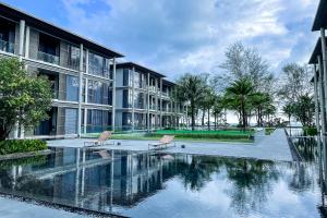 Bazen v nastanitvi oz. blizu nastanitve Baan Mai Khao - 2 Bedroom Luxury Condo- Direct Pool & Beach Access