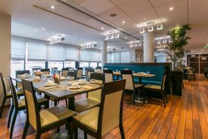 a large dining room with tables and chairs at Residhome Val d'Europe in Montévrain