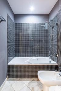 Koupelna v ubytování Hotel Albaicín