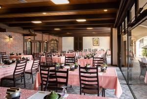 a banquet hall with pink tables and chairs at The Gran Resort Elegante Karuizawa in Karuizawa