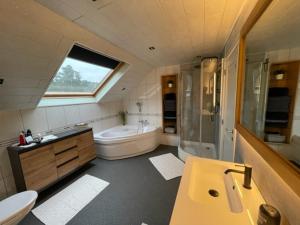 Ένα μπάνιο στο Huys In As