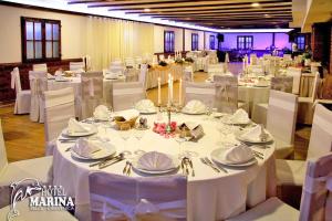 Restaurace v ubytování Hotel Marina + 28 fotografií