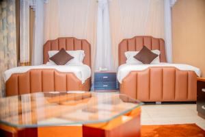 Postel nebo postele na pokoji v ubytování Hera Hotel Kampala