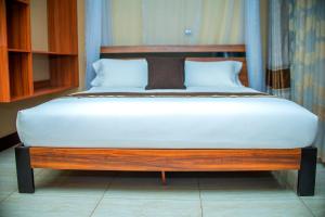 Postel nebo postele na pokoji v ubytování Hera Hotel Kampala