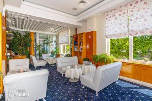 A seating area at Hotel Marina