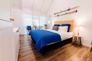 Letto o letti in una camera di Port O' Call Motel