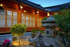 Gallery image of Full of Love Guesthouse in Jeonju
