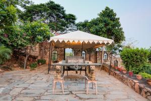 Fort Dadhikar, Alwar外面的花园
