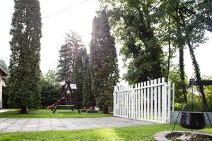 A garden outside Dunakanyar, Szentendrei sziget Szamóca Vendégház Horány télen nyáron
