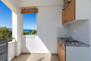 Kuchyň nebo kuchyňský kout v ubytování Apartment Meira br3