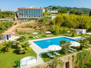 an aerial view of a resort with a swimming pool at Apartamentos Costamar in Lloret de Mar