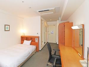 Postel nebo postele na pokoji v ubytování Chisun Inn Yokohama Tsuzuki