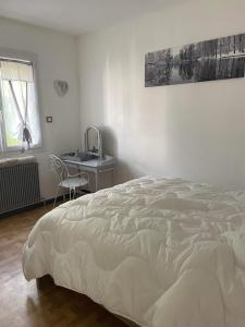 a bedroom with a bed and a desk and a sink at A la casa de papel in Neuilly-sous-Clermont