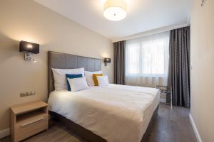 Postel nebo postele na pokoji v ubytování Silver Crown Hotel & Residence, Palace Quarter + 37 fotografií