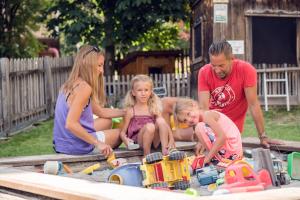 Deti v ubytovaní Familienbauernhof Samerhof