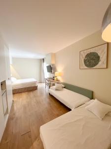 Posteľ alebo postele v izbe v ubytovaní Hotel & Apartaments Thalassa Sport & Spa + 37 fotografií