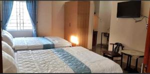 Tempat tidur dalam kamar di Hotel Nắng
