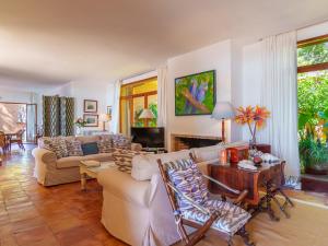 TV a/nebo společenská místnost v ubytování Villa Finca L'Embat by Interhome + 38 fotografií