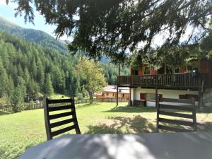 Zdjęcie z galerii obiektu Chalet Chalet Antritt by Interhome w mieście Schmirn