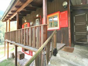 Zdjęcie z galerii obiektu Chalet Chalet Antritt by Interhome w mieście Schmirn
