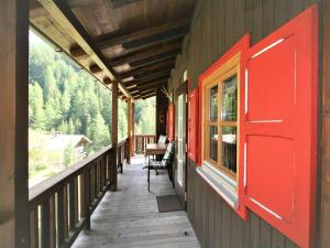 Zdjęcie z galerii obiektu Chalet Chalet Antritt by Interhome w mieście Schmirn