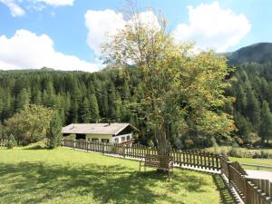 Zdjęcie z galerii obiektu Chalet Chalet Antritt by Interhome w mieście Schmirn