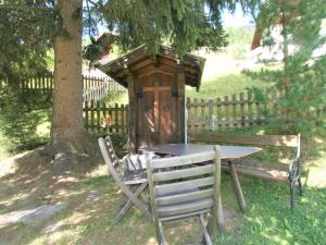 Zdjęcie z galerii obiektu Chalet Chalet Antritt by Interhome w mieście Schmirn
