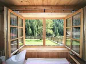 Zdjęcie z galerii obiektu Chalet Chalet Antritt by Interhome w mieście Schmirn