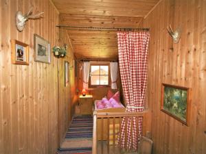 Zdjęcie z galerii obiektu Chalet Chalet Antritt by Interhome w mieście Schmirn