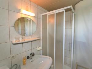 Zdjęcie z galerii obiektu Chalet Chalet Antritt by Interhome w mieście Schmirn