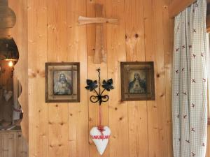 Zdjęcie z galerii obiektu Chalet Chalet Antritt by Interhome w mieście Schmirn