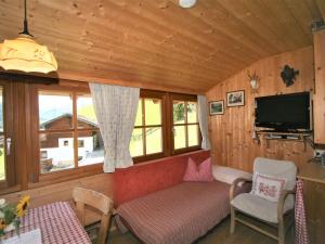 Zdjęcie z galerii obiektu Chalet Chalet Antritt by Interhome w mieście Schmirn
