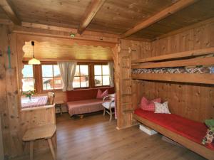 Zdjęcie z galerii obiektu Chalet Chalet Antritt by Interhome w mieście Schmirn
