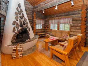 Et opholdsområde på Holiday Home Rukasaukko by Interhome