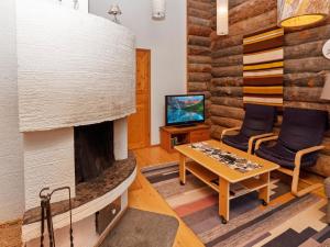Et tv og/eller underholdning på Holiday Home Rukankuukkeli a5 by Interhome