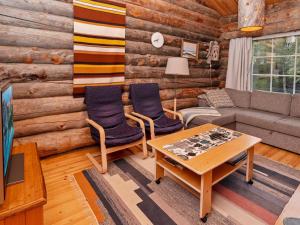 Istumisnurk majutusasutuses Holiday Home Rukankuukkeli a5 by Interhome