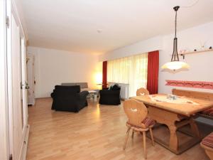 Et opholdsområde på Apartment Am Birkenhain-2 by Interhome